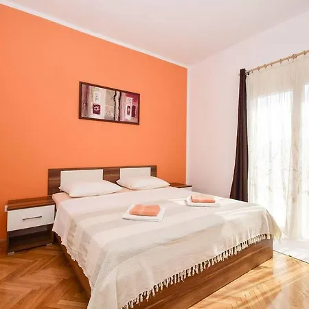 Ukic, Tribunj Tribalj